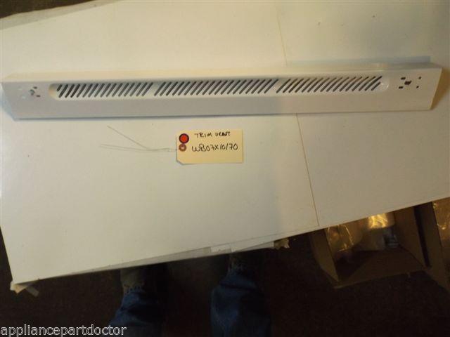 HOTPOINT Stove WB07X10170 Trim Vent Wh used HOTPOINT Stove WB07X10170 Trim Vent Wh used